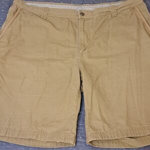 Columbia tan 10 inch inseam shorts size 42